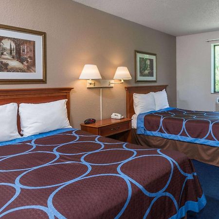 Super 8 By Wyndham Delmont Hotel Exterior photo