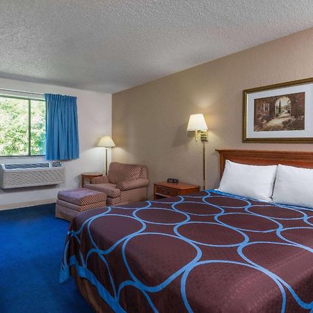 Super 8 By Wyndham Delmont Hotel Exterior photo
