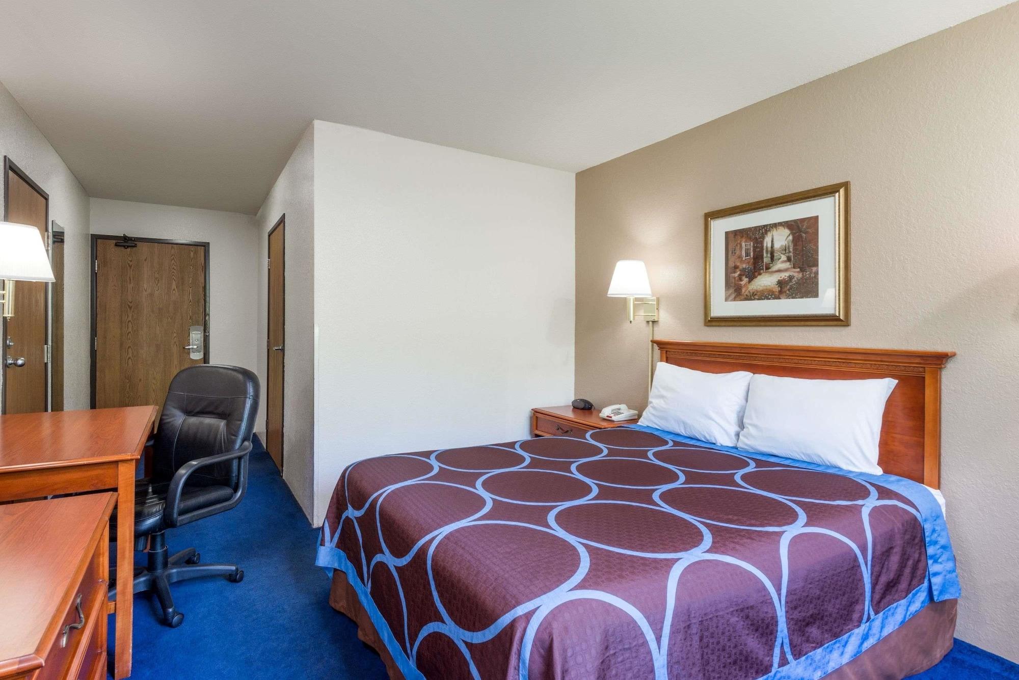 Super 8 By Wyndham Delmont Hotel Exterior photo